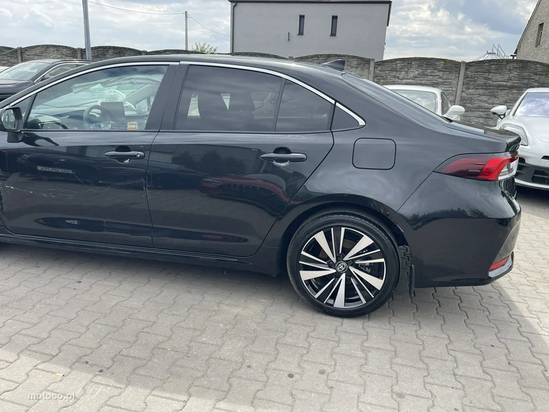 Toyota Corolla E210 2