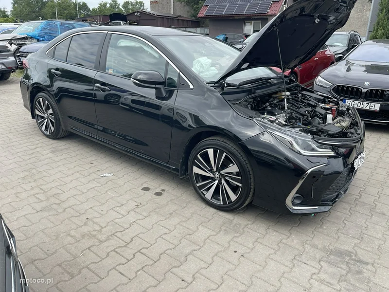 Toyota Corolla E210 5
