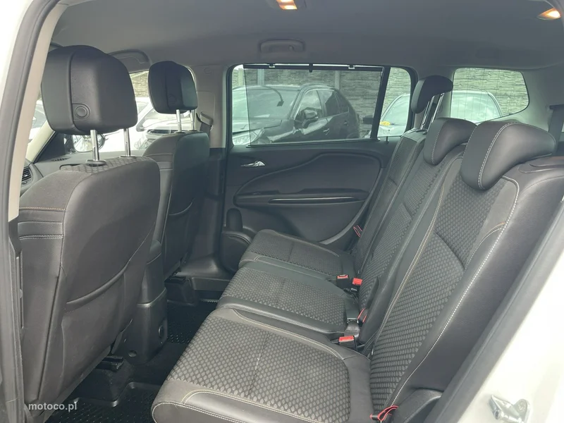 Opel Zafira C Tourer 11