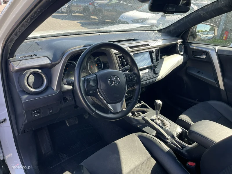 Toyota RAV 4 XA40 11