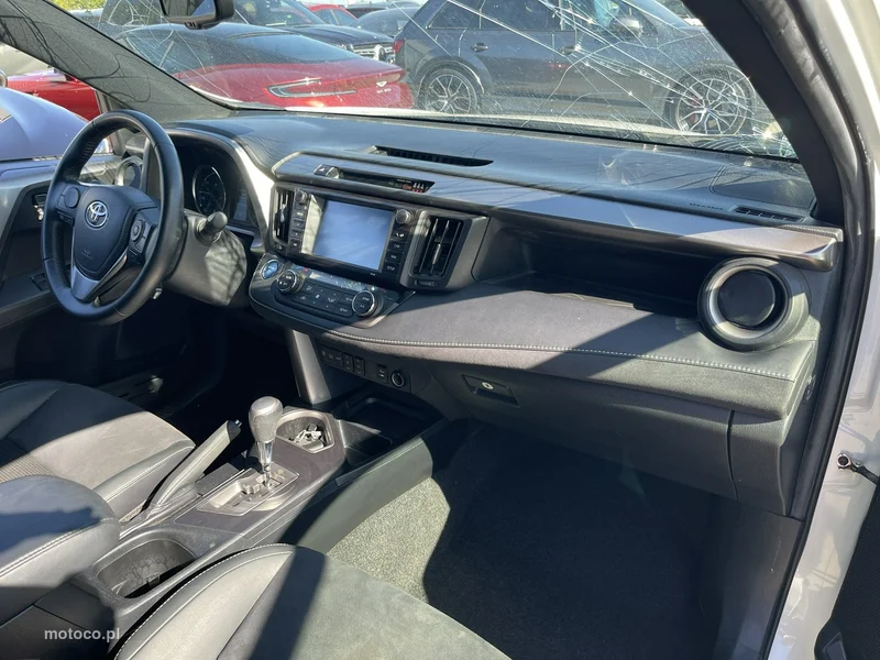 Toyota RAV 4 XA40 13