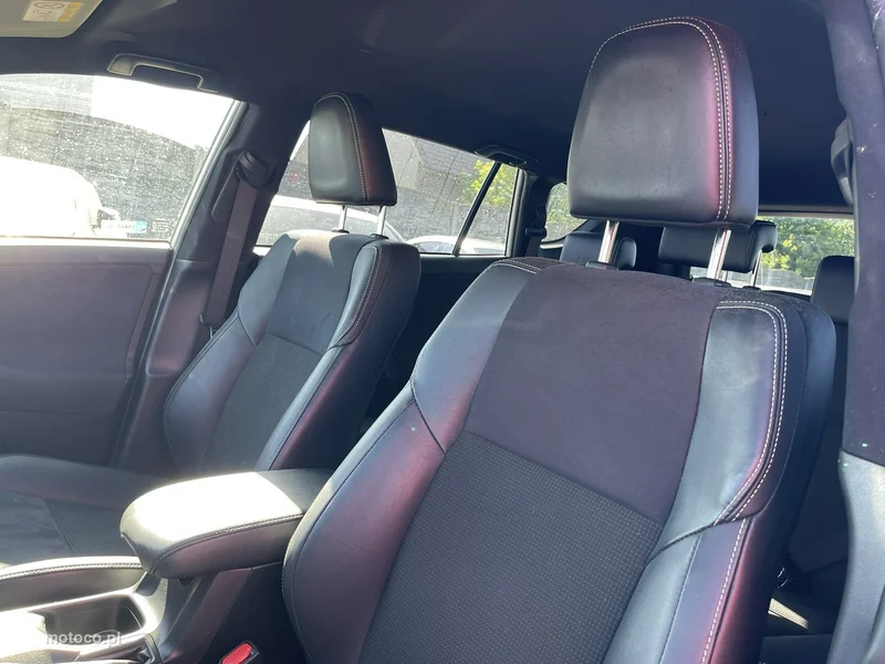 Toyota RAV 4 XA40 14