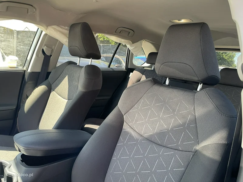 Toyota RAV 4 XA50 12