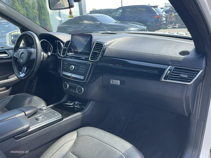 Mercedes-Benz GLS Klasa 12