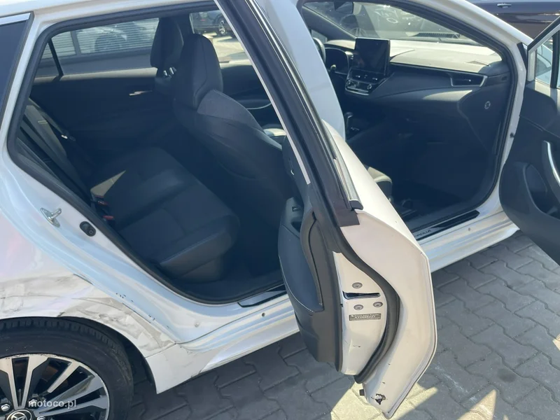 Toyota Corolla E210 3