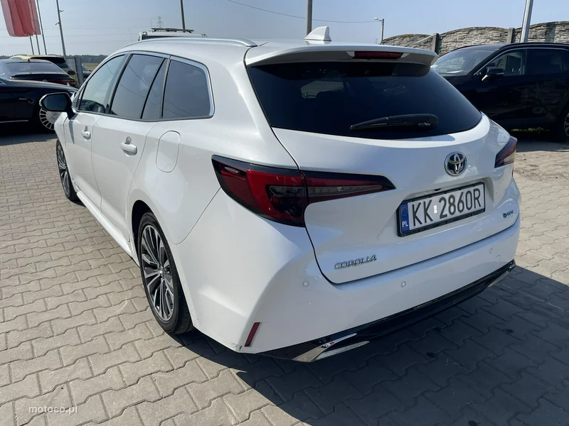 Toyota Corolla E210 5