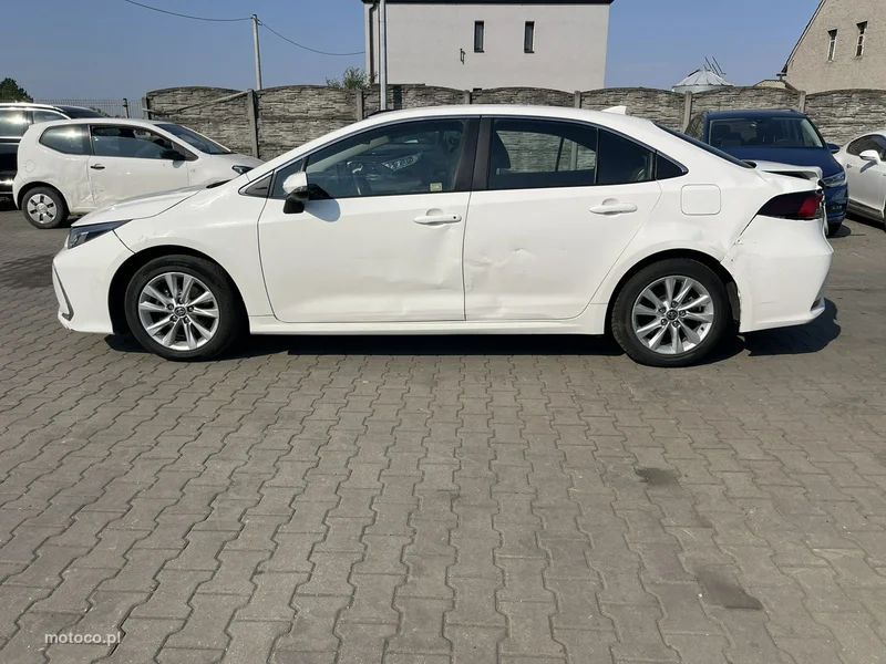 Toyota Corolla E210 5