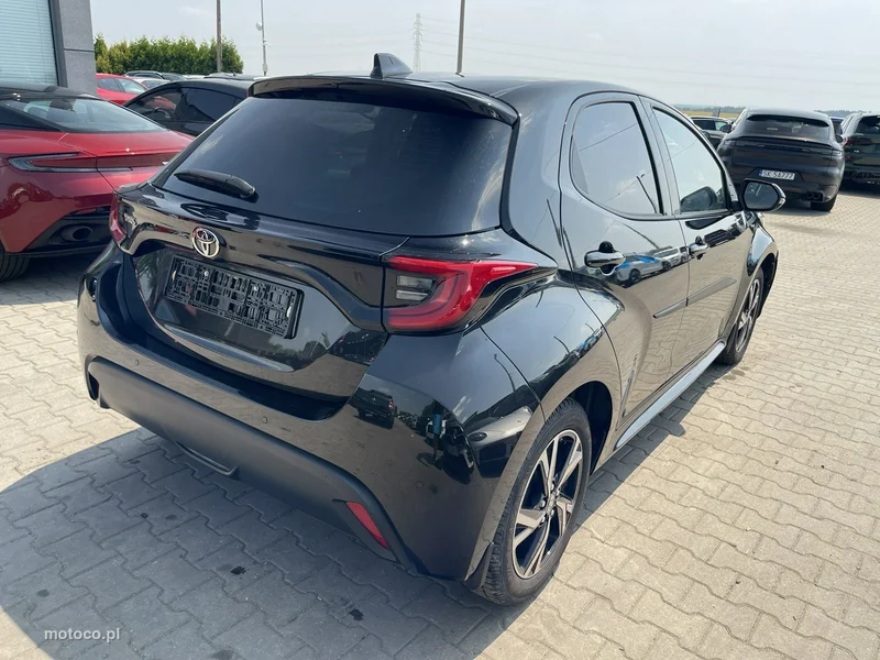 Toyota Yaris XP210 2