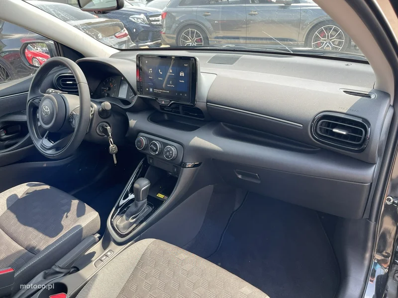 Toyota Yaris XP210 11