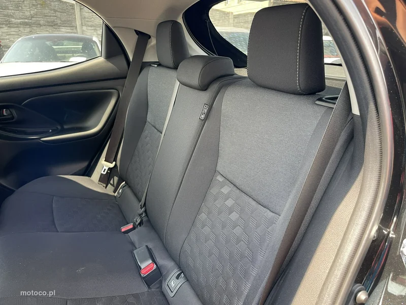 Toyota Yaris XP210 13