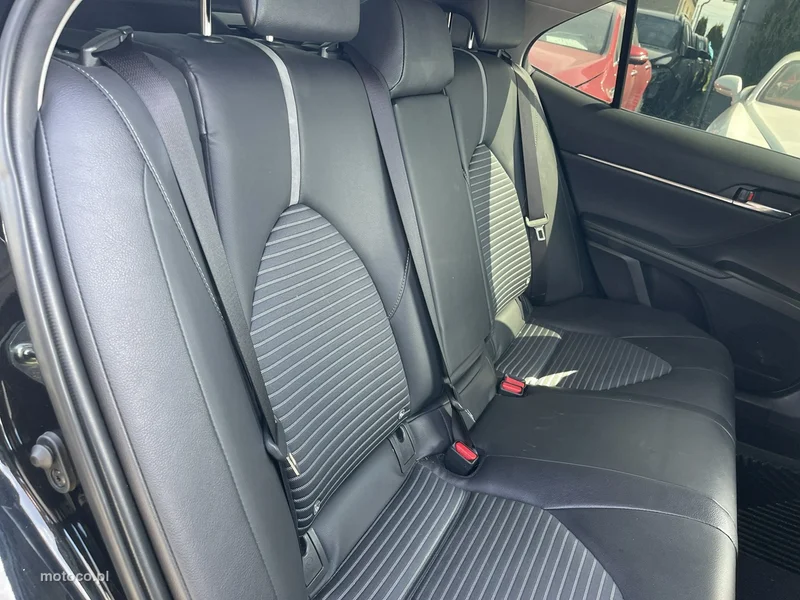Toyota Camry XV70 11