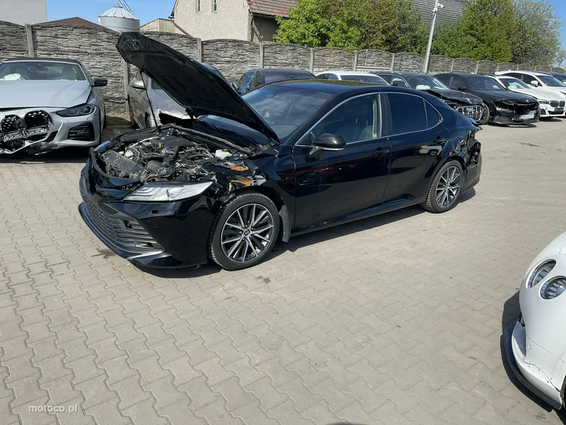 Toyota Camry XV70 6