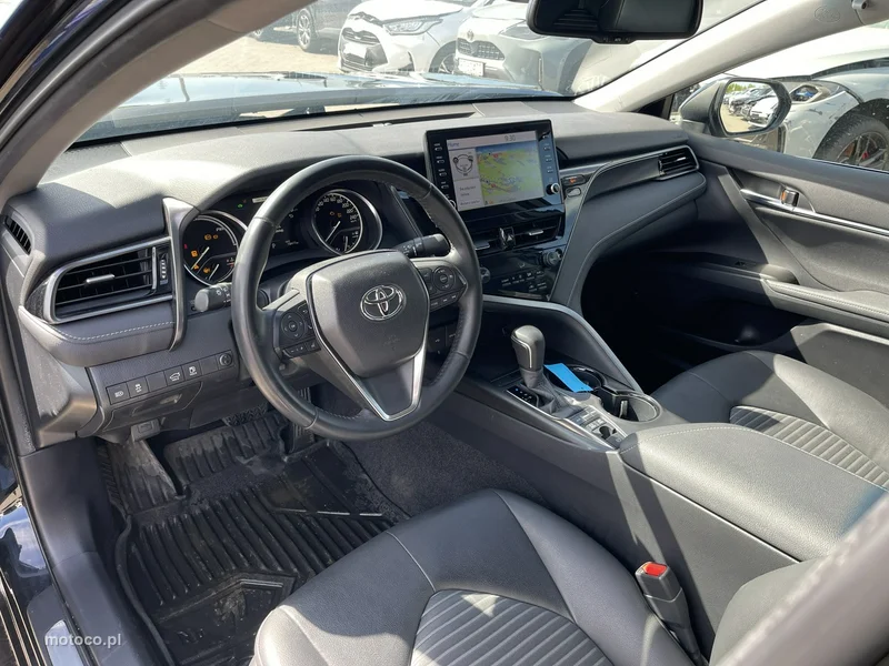 Toyota Camry XV70 8