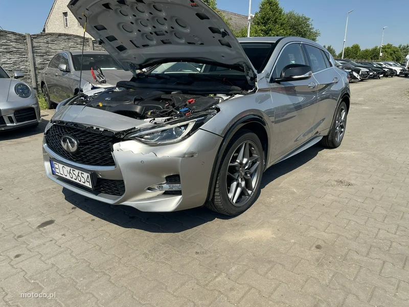 Infiniti Q30 2
