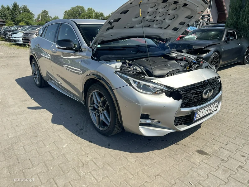 Infiniti Q30 3