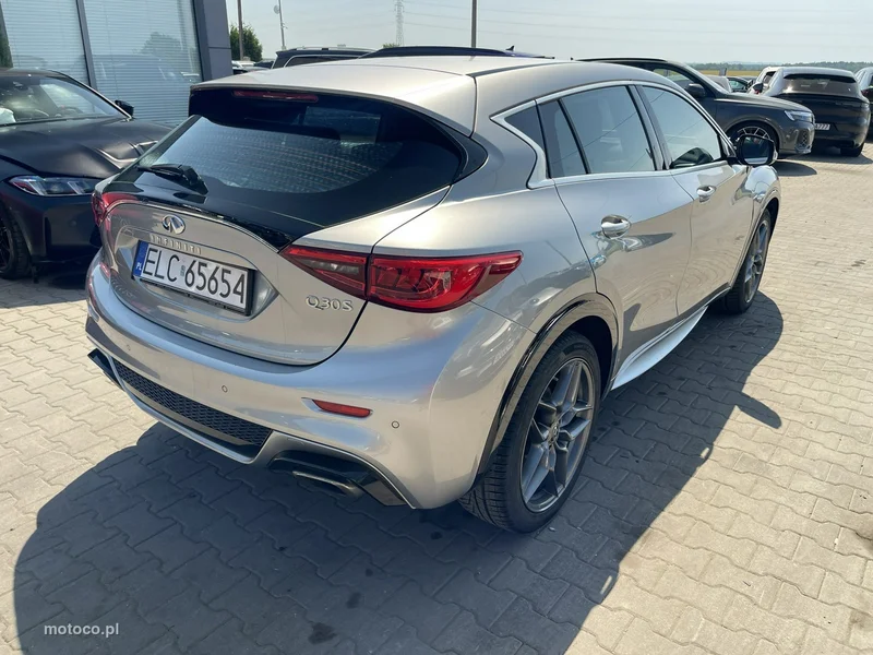 Infiniti Q30 6