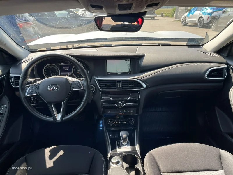 Infiniti Q30 9