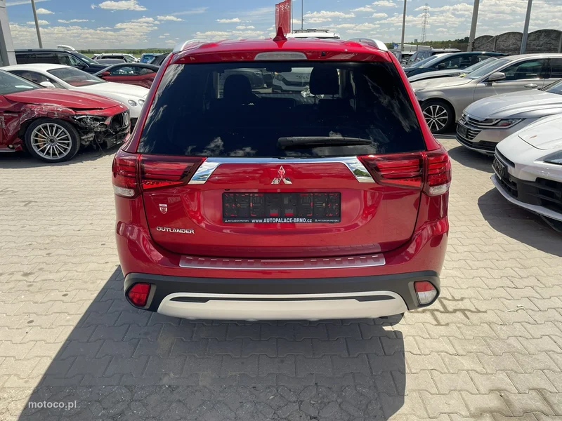 Mitsubishi Outlander 3