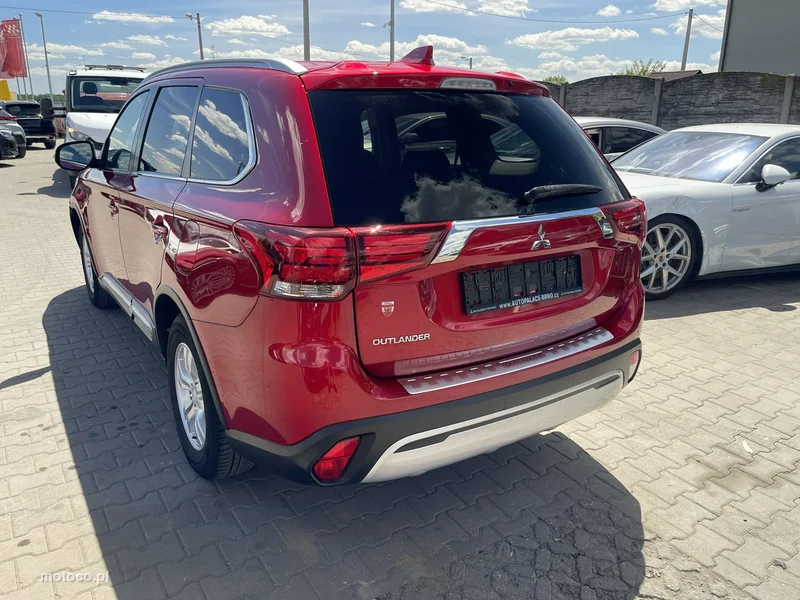 Mitsubishi Outlander 4