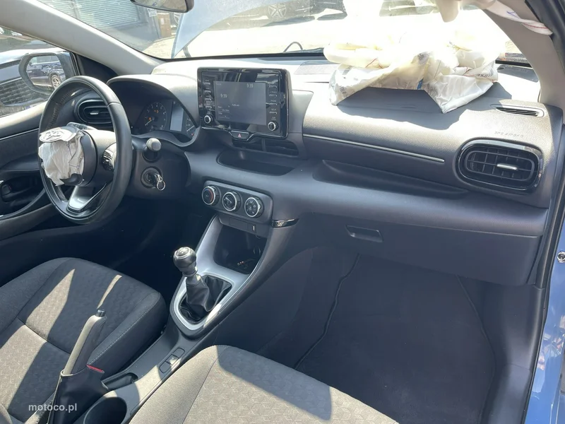 Toyota Yaris XP210 11