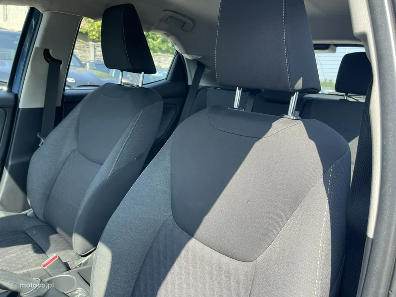 Toyota Yaris XP210 12