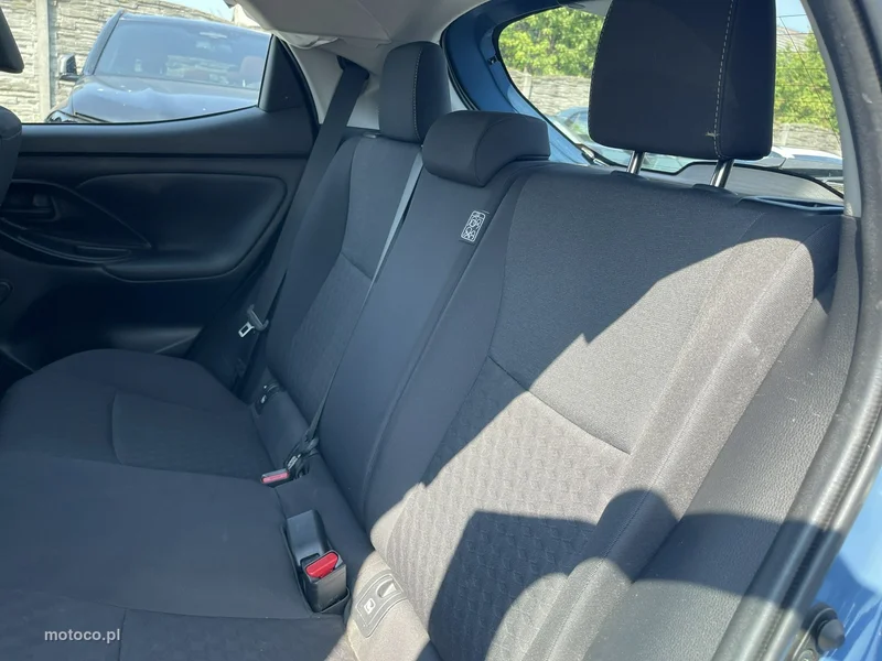 Toyota Yaris XP210 13