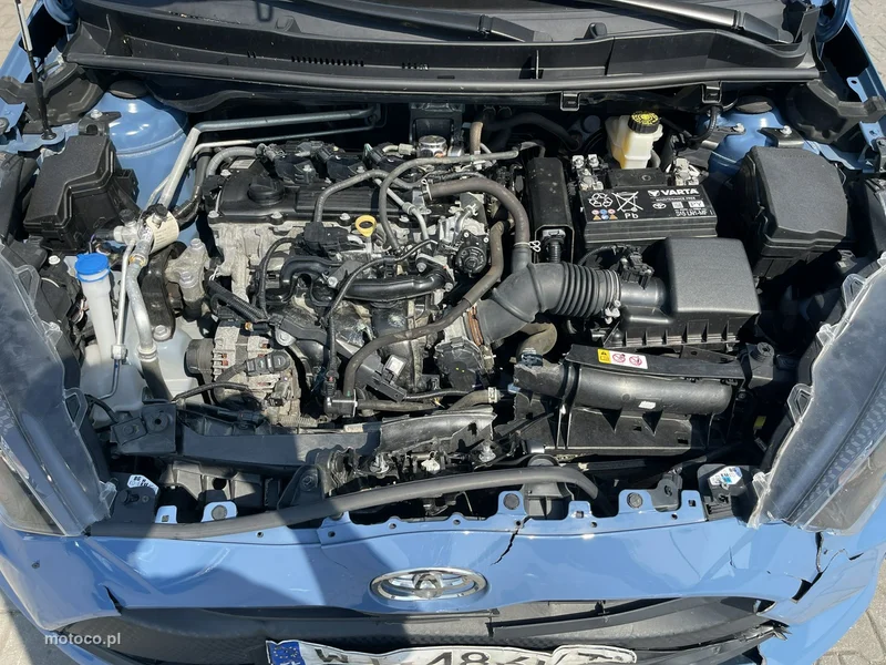 Toyota Yaris XP210 14
