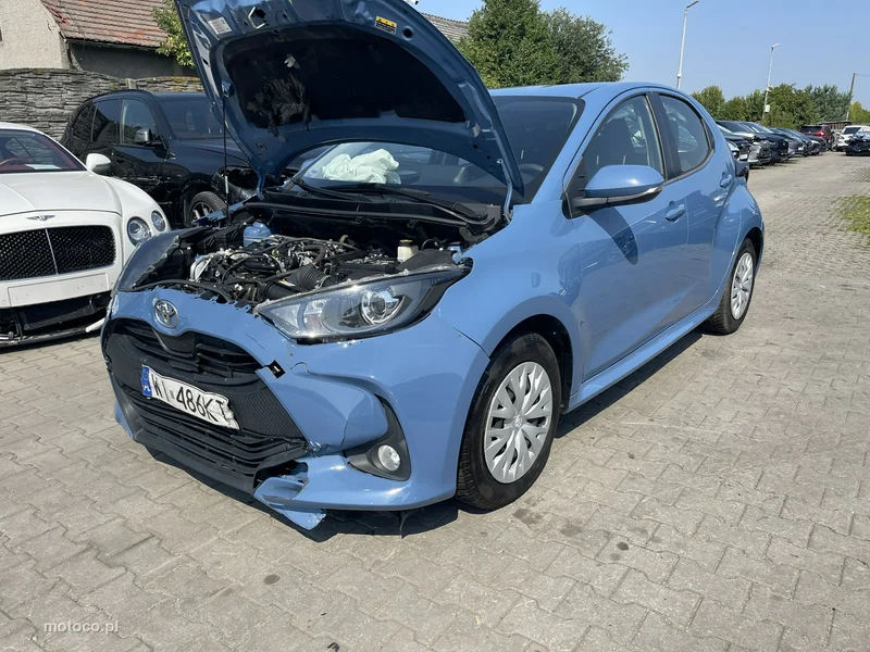 Toyota Yaris XP210 4