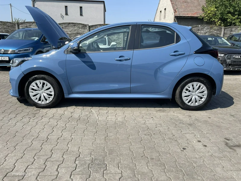 Toyota Yaris XP210 5