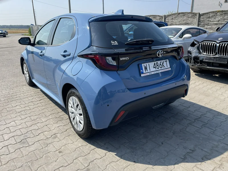 Toyota Yaris XP210 6