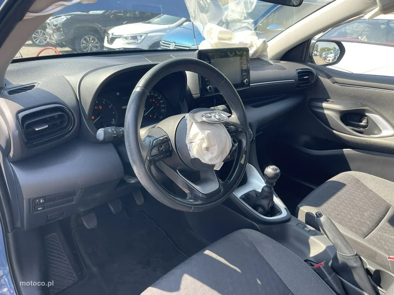 Toyota Yaris XP210 8