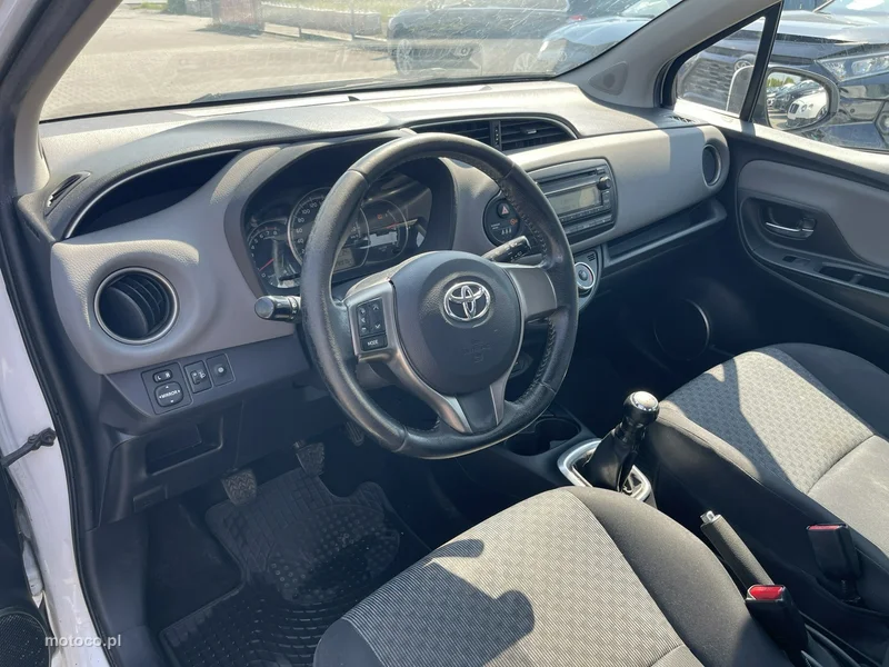 Toyota Yaris XP130 6