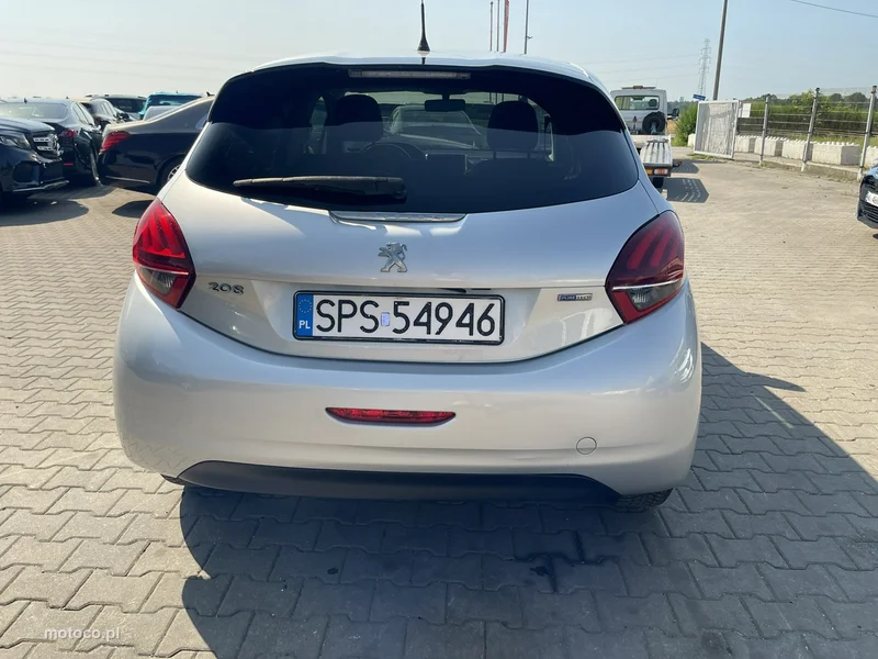 Peugeot 208 5