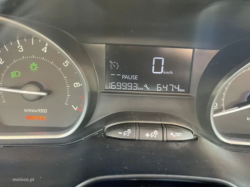 Peugeot 208 7