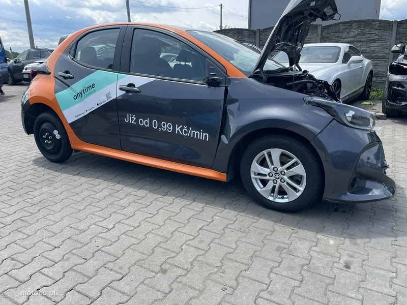 Toyota Yaris XP210 2