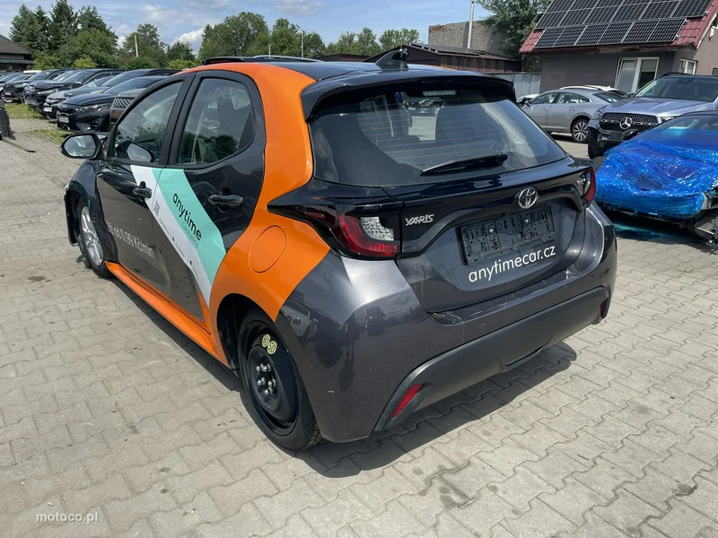 Toyota Yaris XP210 4