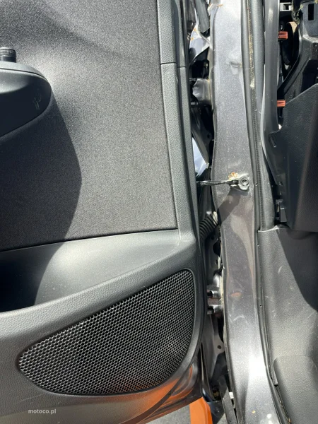 Toyota Yaris XP210 6