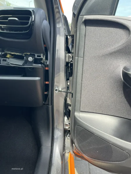 Toyota Yaris XP210 7
