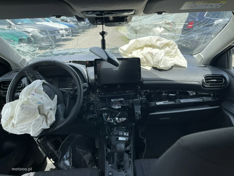 Toyota Yaris XP210 8