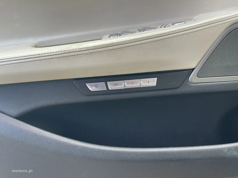 BMW Seria 7 G11 750 13