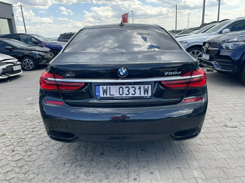 BMW Seria 7 G11 750 3