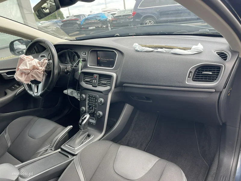 Volvo V40 11