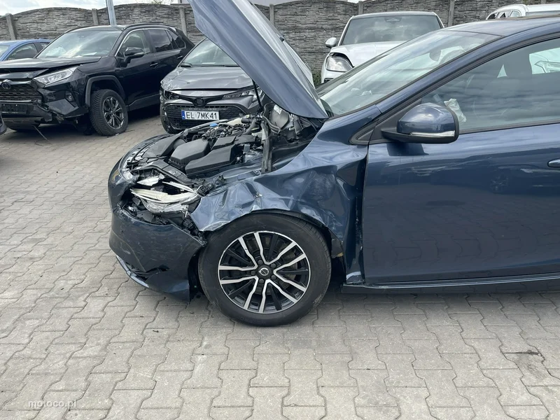 Volvo V40 4