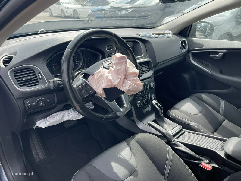 Volvo V40 8