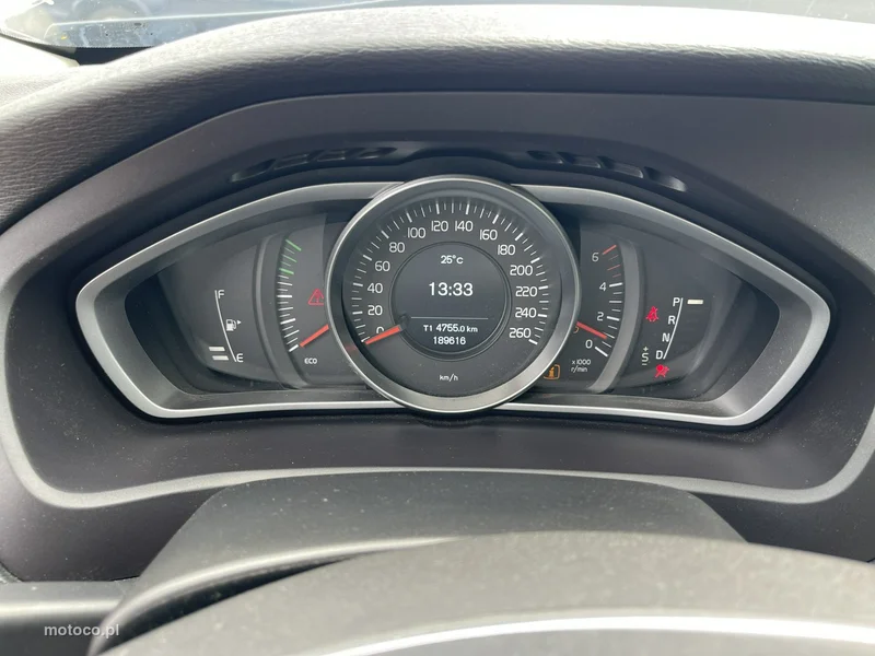 Volvo V40 9