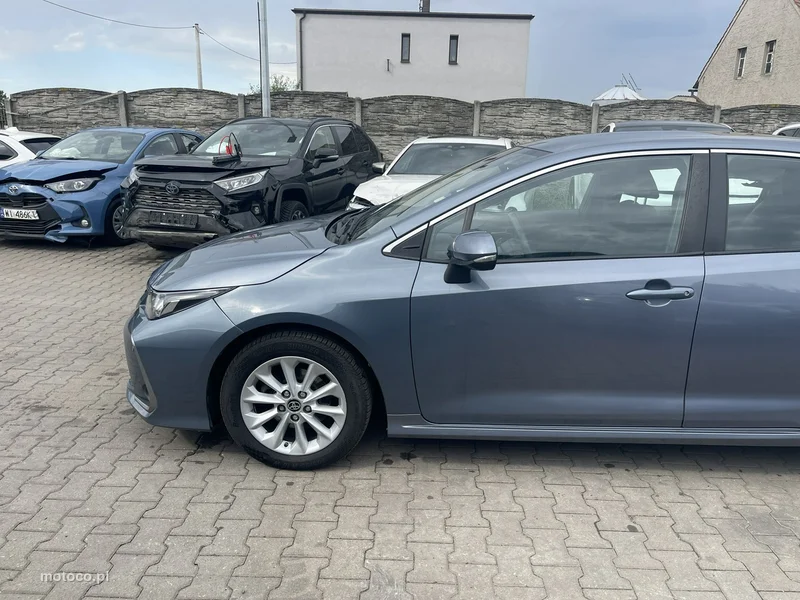Toyota Corolla E210 3