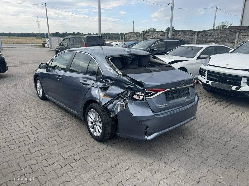 Toyota Corolla E210 4