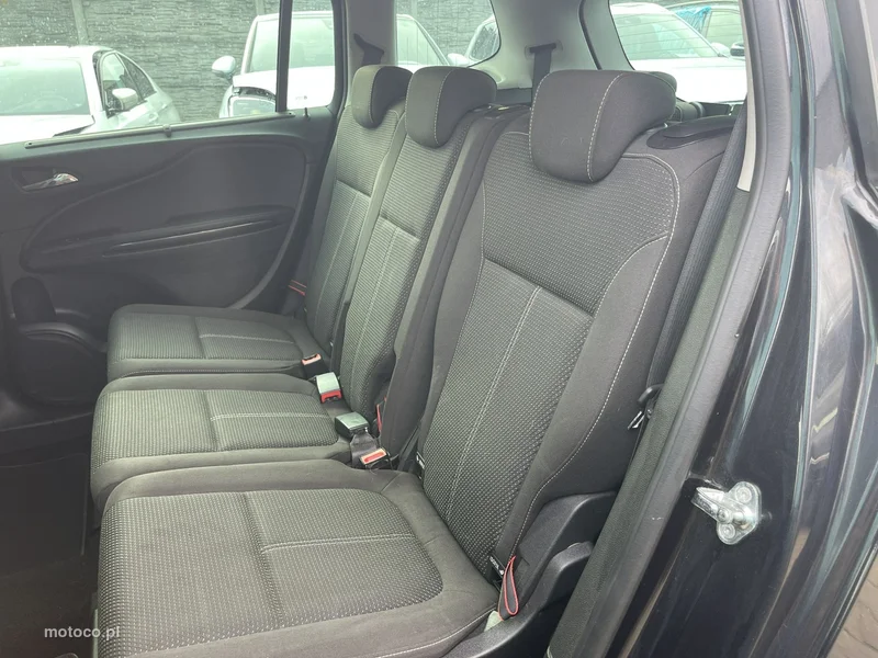 Opel Zafira C Tourer 12