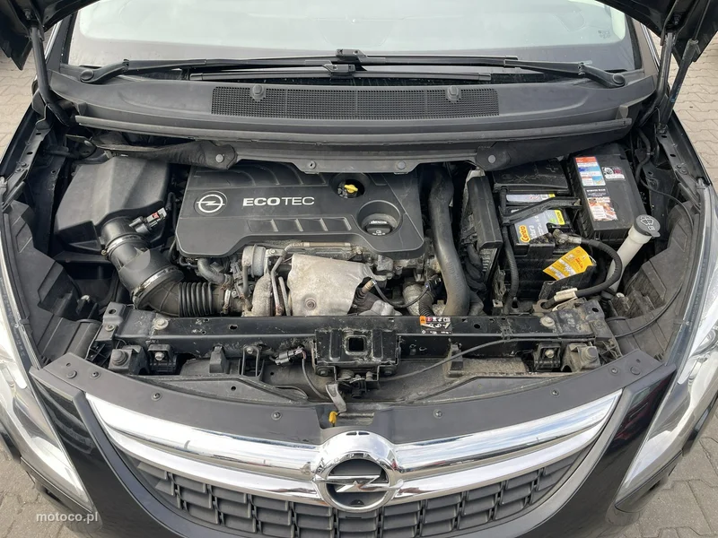 Opel Zafira C Tourer 14