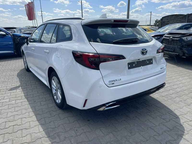 Toyota Corolla E210 2